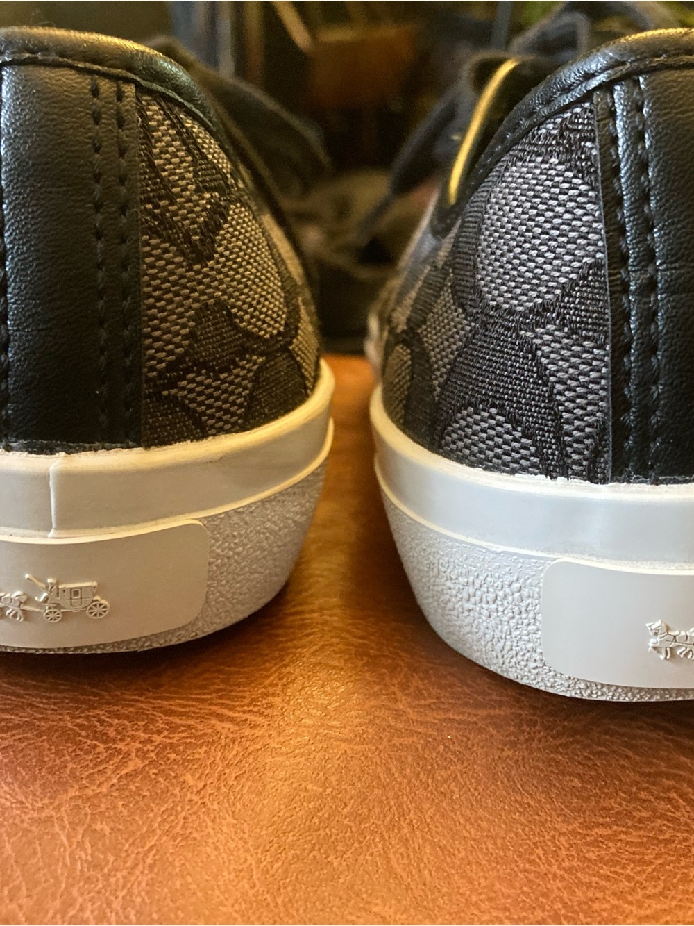 6.5 B Coach Black Grey Signature-Print Low Top Soft Canvas Sneakers. - Picture 4 of 9